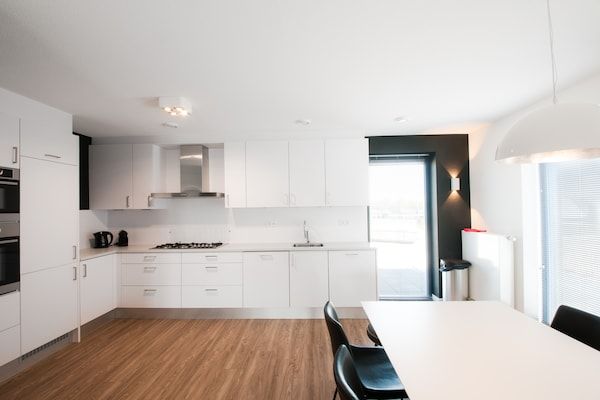 Keuken - Villa Oesterdam Wellness | 16 personen in Tholen (5)