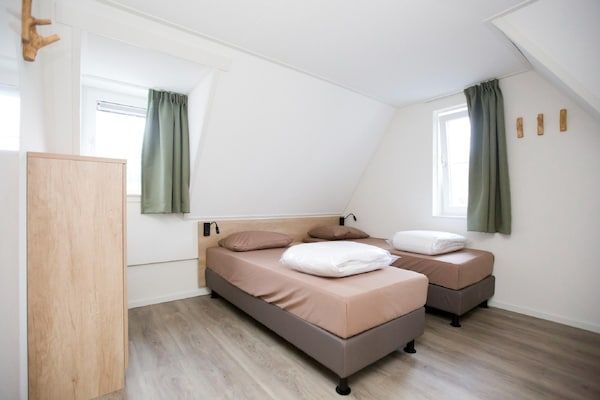 Slaapkamer - Groepsvilla in Nederland met Privacy in Voorthuizen (5)