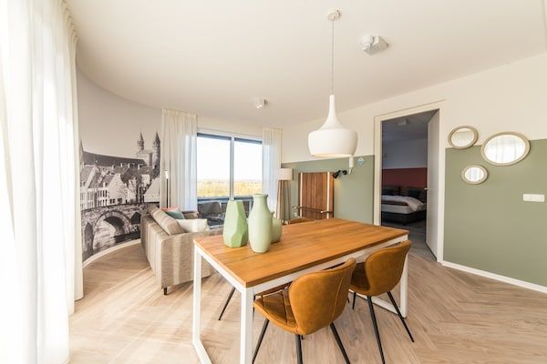Eetkamer - Stijlvol appartement in luxe hotel in Maastricht (3)