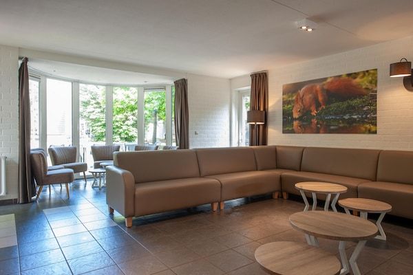 Woonkamer - Villa bij De Biesbosch & Breda in Oosterhout (1)