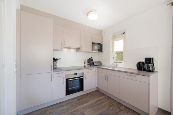 Keuken - Villa bij Noordzeestrand in Kamperland (4)