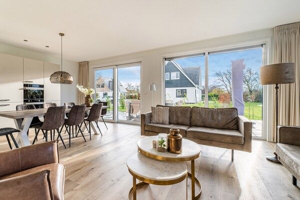 Woonkamer - Vakantiehuis in De Koog met Sauna in De Koog Texel (4)