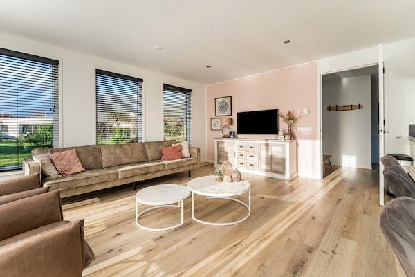Woonkamer - Moderne villa nabij het strand van Texel in De Koog Texel (3)