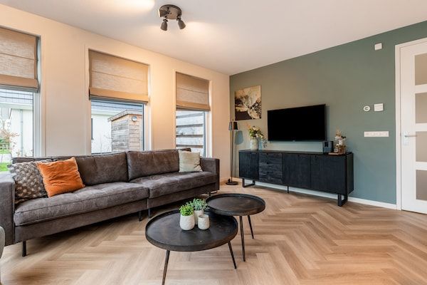 Woonkamer - Vakantiehuis in De Koog met Sauna en Tuin in De Koog Texel (4)