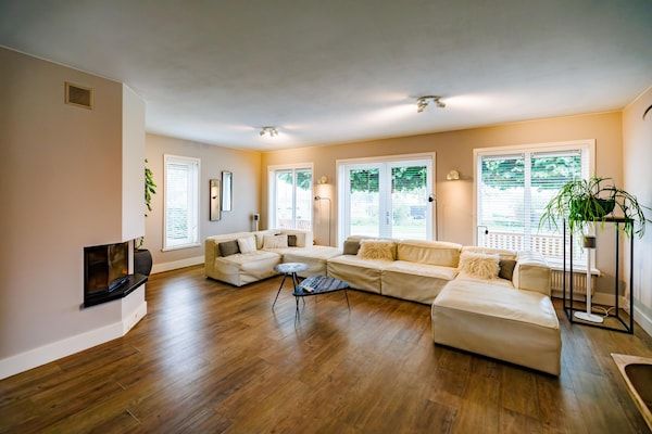 Woonkamer - Ruime villa aan het meer in Maurik (3)