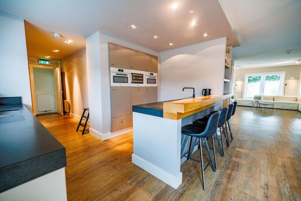 Eetkamer - Ruime villa aan het meer in Maurik (5)