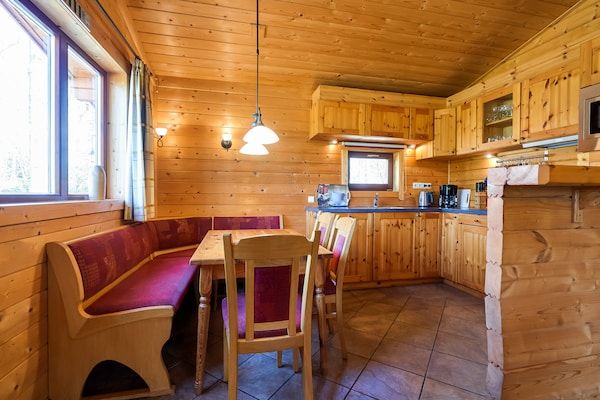 Eetkamer - Bungalow in Holten bij Boswandelingen in Holten (3)