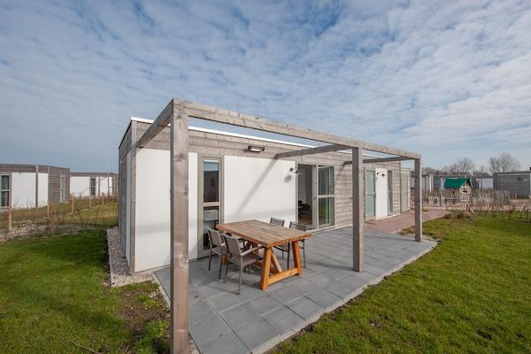 Buitenkant - Hostel in Nieuwvliet bij het Strand in Nieuwvliet-Bad (1)