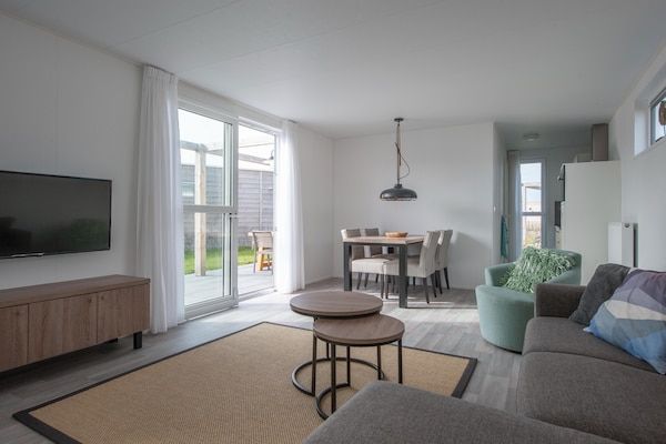 Woonkamer - Hostel in Nieuwvliet bij het Strand in Nieuwvliet-Bad (2)