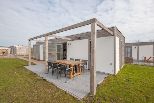 Buitenkant - Lodge in Nieuwvliet Bad bij het Strand in Nieuwvliet-Bad (1)