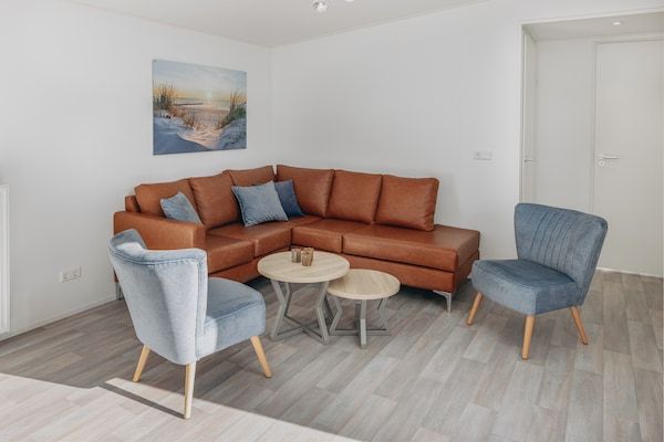 Woonkamer - Chalet bij stranden en dorpscentrum in Domburg (2)