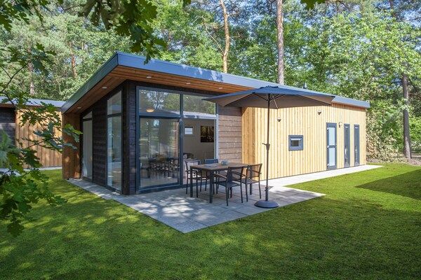 Buitenkant - Lodge in Bospark bij natuurgebied in Mierlo (1)