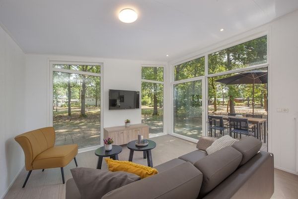 Woonkamer - Lodge in Bospark bij natuurgebied in Mierlo (2)