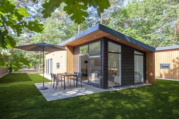 Buitenkant - Lodge in Bospark met Sauna & Tuin in Mierlo (1)
