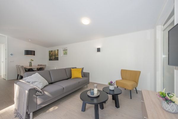 Woonkamer - Lodge in Bospark met Sauna & Tuin in Mierlo (2)
