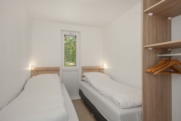 Slaapkamer - Lodge in Bospark met Sauna & Tuin in Mierlo (4)