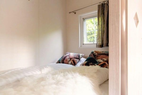Slaapkamer - Gezellige lodge voor 4 personen bij de speeltuin in Zuna (4)