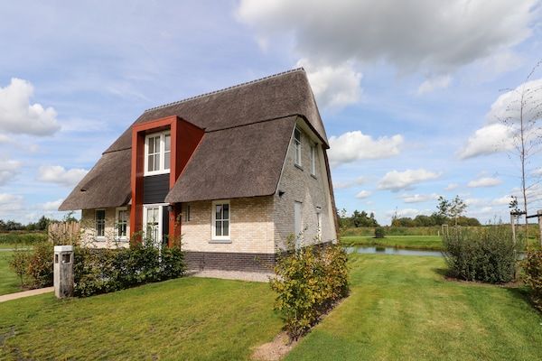 Buitenkant - Ontspannende villa met open haard in Delfstrahuizen (1)