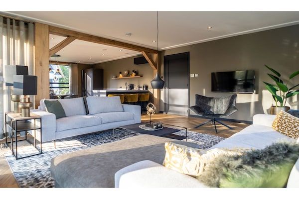 Woonkamer - Wellness Villa Verblijf op Texel in De Cocksdorp Texel (4)