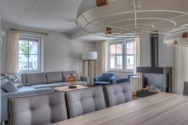 Woonkamer - Villa bij Noordzee met Luxe Interieur in Kamperland (2)