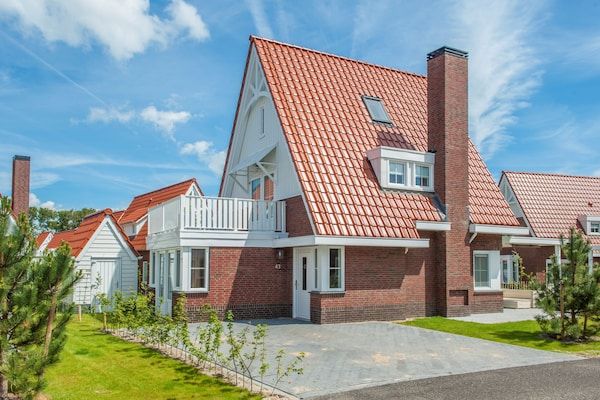 Buitenkant - Villa bij Noordzee met Luxe Interieur in Kamperland (1)