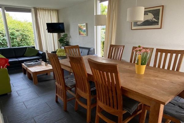 Eetkamer - Huis in Boornzwaag met eigen aanlegsteiger in Boornzwaag (4)