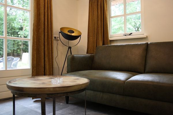 Woonkamer - bosbungalow in Herperduin in Herpen (3)