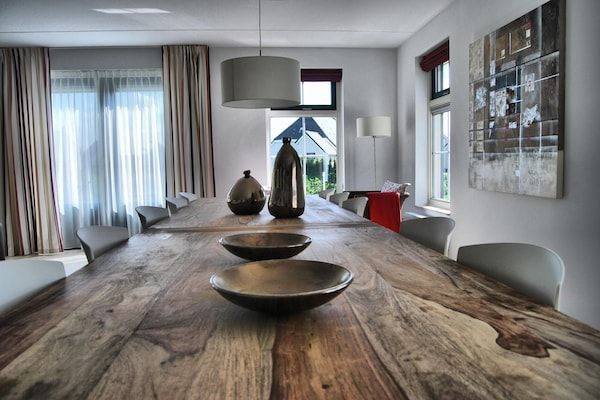 Eetkamer - Wellnessbungalow aan het meer in Vlagtwedde (2)