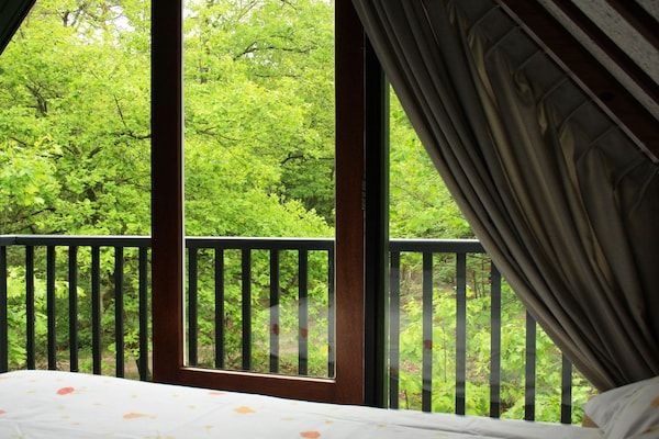 Slaapkamer - Bosschuilplaats met open haard in Herpen (5)