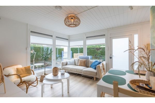 Woonkamer - Vakantiehuis Zoutelande bij Strand in Zoutelande (2)