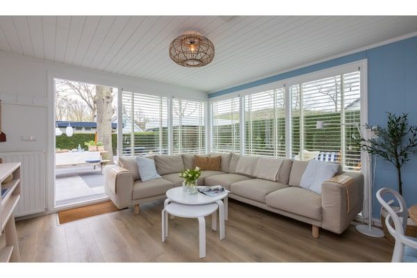 Woonkamer - Vakantiehuis Zoutelande bij Zee in Zoutelande (2)