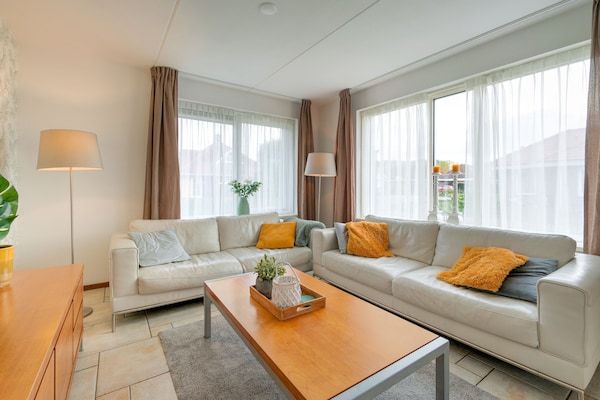 Woonkamer - Vakantiehuis in Zeewolde bij Bos in Zeewolde (2)