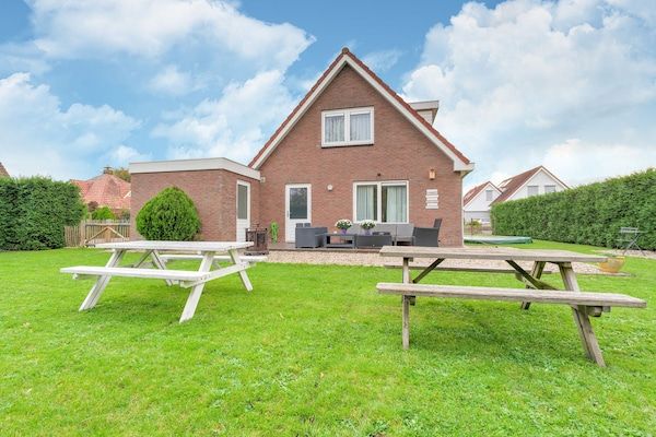 Buitenkant - Vakantiehuis in Zeewolde bij Bos in Zeewolde (1)
