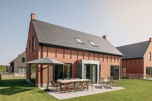Buitenkant - Villa aan Veerse Meer met Sauna in Wolphaartsdijk (1)