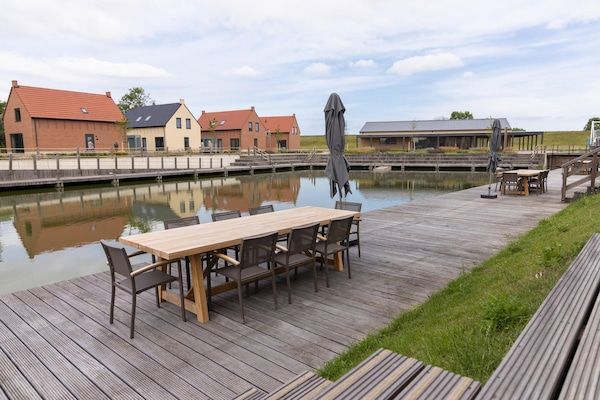 Terras - Villa aan Veerse Meer met Sauna in Wolphaartsdijk (4)
