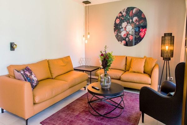 Woonkamer - Stijlvolle villa met open haard in Maastricht (2)