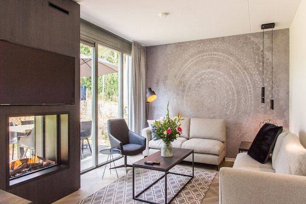 Woonkamer - Wellness villa met uitzicht bij Maastricht in Maastricht (2)