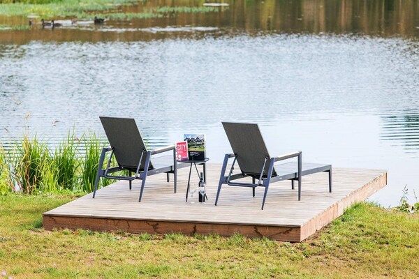 Terras - Villa met uitzicht op vijver bij Maastricht in Maastricht (5)