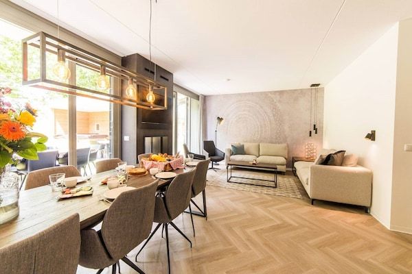 Woonkamer - Schitterende wellness villa met uitzicht in Maastricht (3)