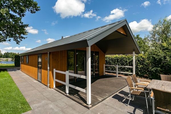 Buitenkant - Premium Lodge nabij recreatiemeer in Hoge Hexel (1)
