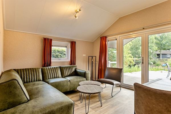Woonkamer - Premium Lodge nabij recreatiemeer in Hoge Hexel (2)