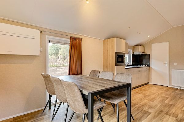 Eetkamer - Premium Lodge nabij recreatiemeer in Hoge Hexel (3)