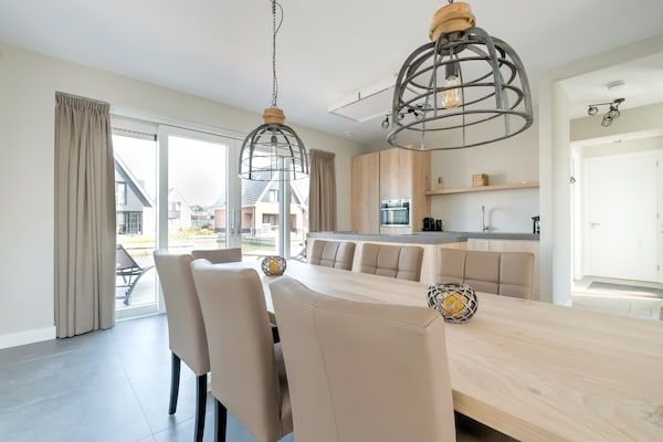 Eetkamer - Vakantiehuis in Stavoren aan de Kade in Stavoren (3)