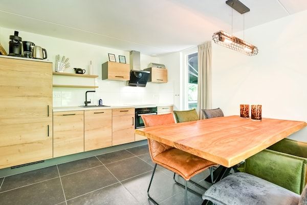 Keuken - Huis in Reutum met Jacuzzi & Boszicht in Reutum (4)