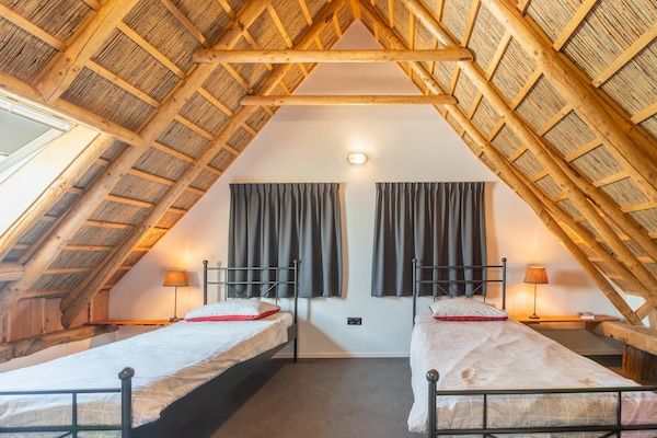 Slaapkamer - Boerderij in Staphorst met sauna in Rouveen (3)