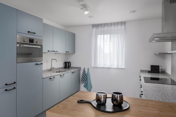 Keuken - Luxe villa met wijnkoelkast in Wolphaartsdijk (3)