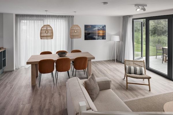 Eetkamer - Luxe villa met wijnkoelkast in Wolphaartsdijk (2)
