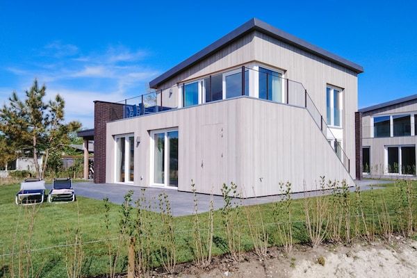 Buitenkant - Villa aan Veerse Meer met Uitzicht in Kamperland (5)