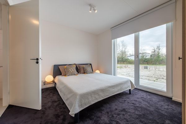 Slaapkamer - Villa aan Veerse Meer met Uitzicht in Kamperland (3)