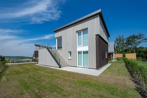 Tuin - Villa aan Veerse Meer met Uitzicht in Kamperland (5)